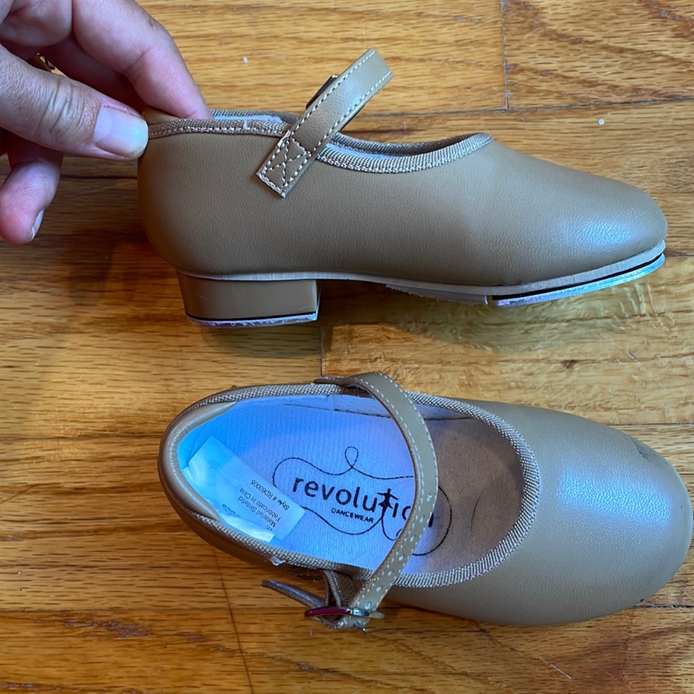 Size kids 8-10 tap shoes in excellent condition